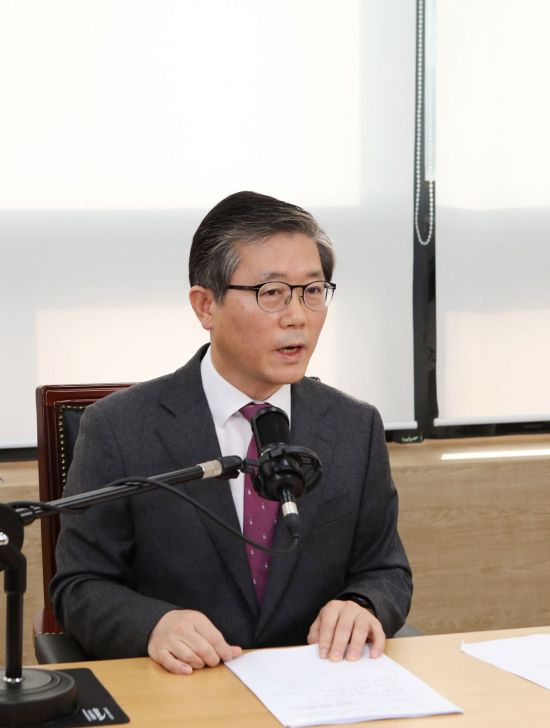 변창흠 국토부 장관 후보자, 이례적 간담회에 야당 사퇴 촉구
