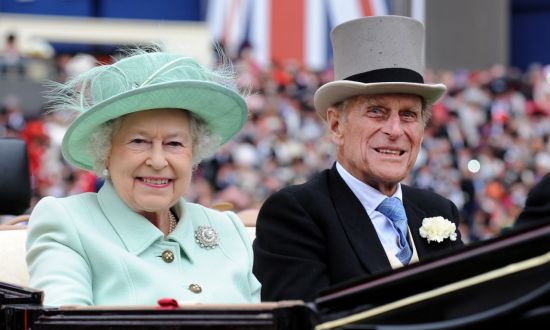 영국 여왕, 남편과 코로나 예방 접종