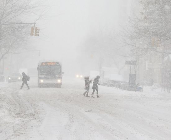 New York buried in heavy snow… “5 vaccination sites closed”
