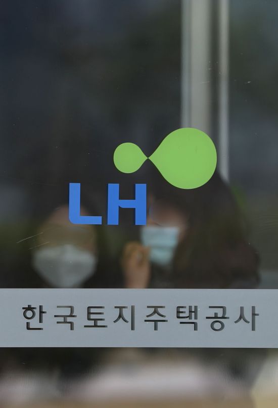 부동산 · 주식 등 공무원 투기 포착 … 권익 컴, 6 월 보고서 제출