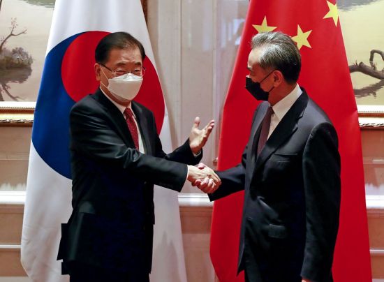 의용 의용 “시진핑 조기 방문 추진… 중국, 한반도 비핵화 정책 지원”