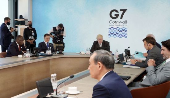 靑 "G7→D11 확대 논의나 제안 없었다…文·스가 2번 인사 나눠" - Vimarsana News