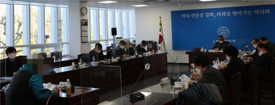 약사회, '마스크 1장 5만원' 판매 약사 "면허취소 요청"