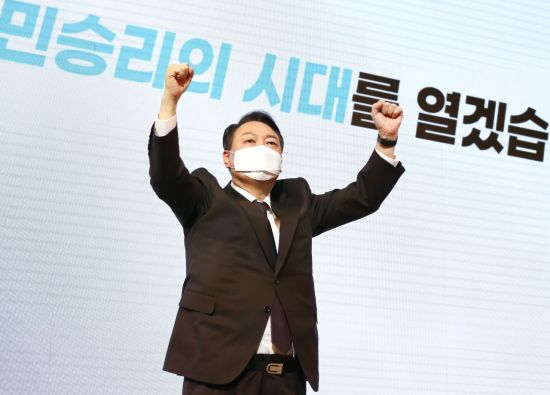 윤석열 "北 미사일 도발… '3축 체계' 조기 복원, 강화하겠다"