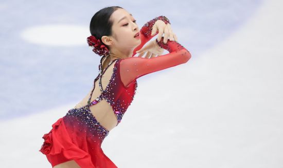 신지아, 피겨세계주니어 선수권 銀…‘김연아 이후 16년만’