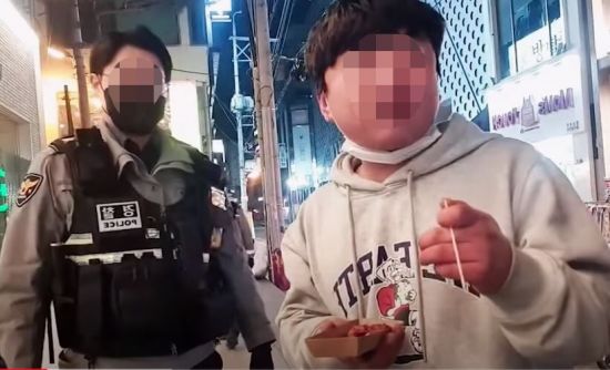 무작정 "불법영업 하네" 돈벌이…'자영업자 킬러' 유튜버 잡혔다