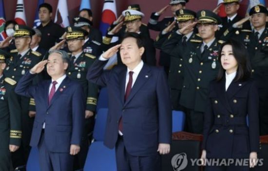 [전문]尹 대통령 국군의날 기념사 "北, 핵과 미사일에 집착… 압도적 대응 직면할 것"