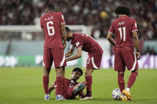 카타르 2연패, 월드컵 개최국 최악의 성적