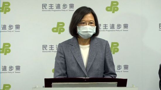 최근 화보로 추정되는 배우 원빈의 매혹적인 모습
