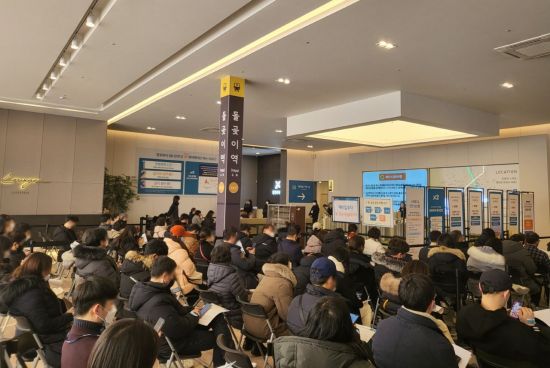 규제 해제에 '장위자이 레디언트' 예비당첨자 계약 현장 '성황'