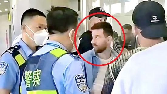 아르헨티나 축구선수 메시가 비자 문제로 중국 공항에 일시적으로 갇히는 해프닝이 발생했다. [사진출처=SNS 캡처]