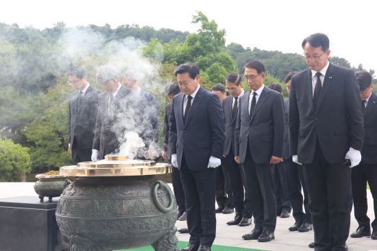 군인공제회, '호국 보훈의 달' 현충원 참배 