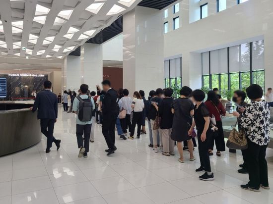 호반건설, 서울 구로 '호반써밋 개봉' 홍보관 인파행렬… 청약 기대감 高