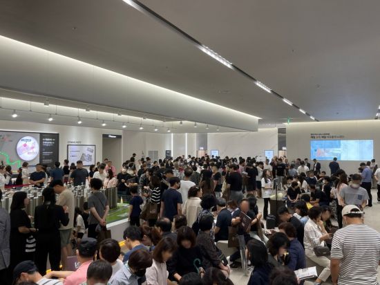 오픈 첫날부터 인산인해…광주 첨단3지구 '첨단 제일풍경채' 견본주택 ...