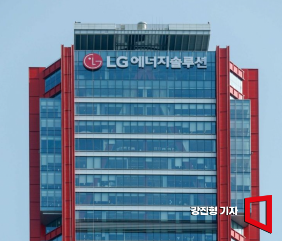LG엔솔, 작년 영업익 2.1조 역대 최대…"올해 IRA 수혜 전년 2배"