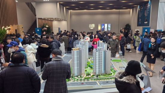 새해 분양부터 '영통역자이 프라시엘' 견본주택 발길 - 아시아경제