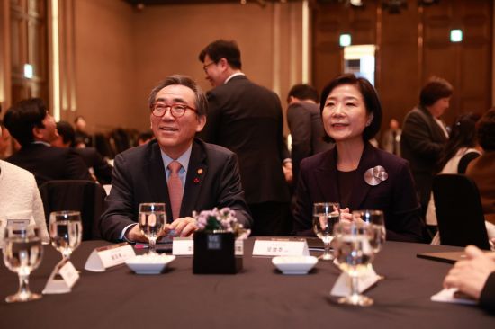 "벤처업계 올해 목표는 글로벌화"…중기부·외교부 '칸막이' 없앤다
