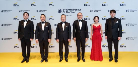 2024 EY 최우수 기업가상, F&F 김창수 회장 포함 6명 영예