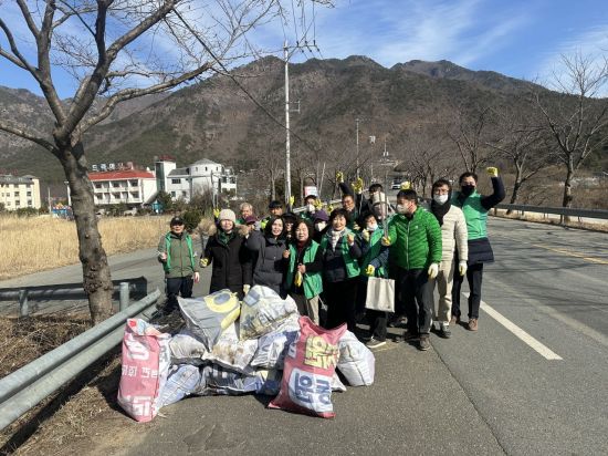 원동미나리축제 행사장 주변 국토대청소. 양산시 제공