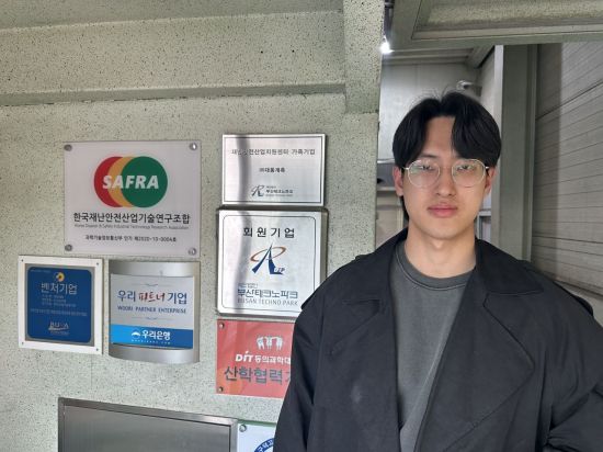 학교와 산업계의 가교 역할을 수행한 동의과학대 졸업생 최승복 씨. 동의과학대 제공