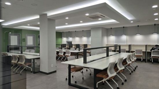 지난달 19일 서울 성북구 고려대학교 의과대학 내 스터디룸에서 한 학생이 홀로 공부하고 있다. 최태원 기자