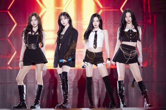 "카리나 믿고 투자했는데 무슨 일이죠?"…에스엠 목표주가 줄하향[주末머니]