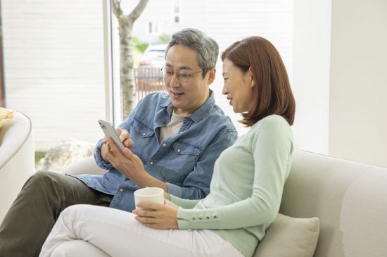 중장년 디지털 헬스케어 앱 활용 확산…캐시워크 사용자 40%는 50대