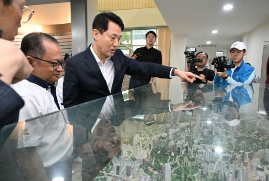 말레이시아 스마트터널 현장을 둘러보는 오세훈