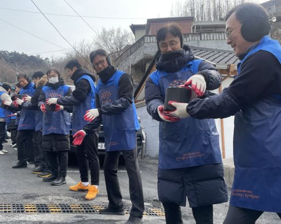 신한투자증권, 임직원 연탄 나눔 봉사활동