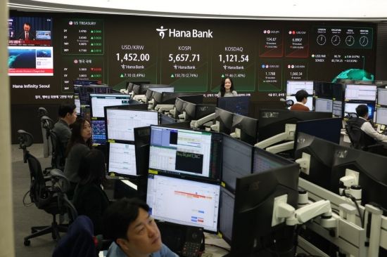 달아오른 금융주 "PBR말고 ○○○도 보라"[주末머니]