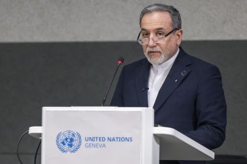 이란 외무장관 "미국이 전쟁 시작…배상해야 종전"