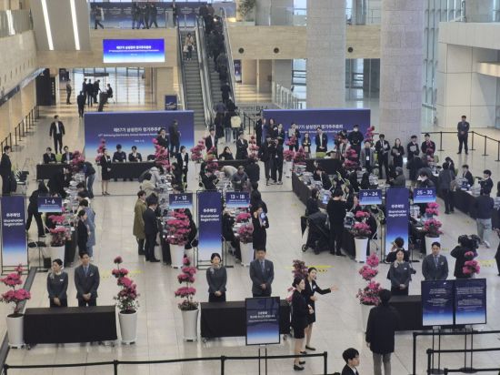 20만전자 탈환에 "와우" 인재전쟁엔 송곳 질문…삼성전자 주총 가보니