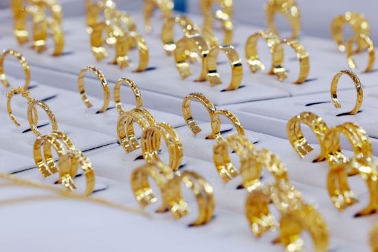 "상승 랠리 아직 끝나지 않았다"…폭락한 금 지금 사도 될까?[주末머니]