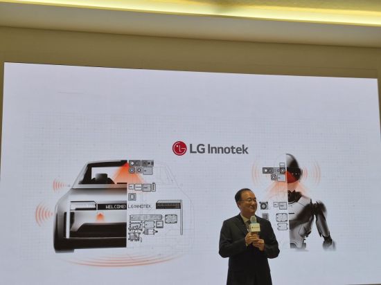 문혁수 LG이노텍 사장 "로봇 부품 이르면 2027년 대규모 양산…기판 캐파 2배 확대