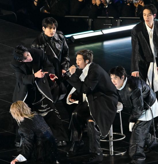 [클릭 e종목]"BTS가 돌아왔다...하이브 영업익 972% 성장 전망"