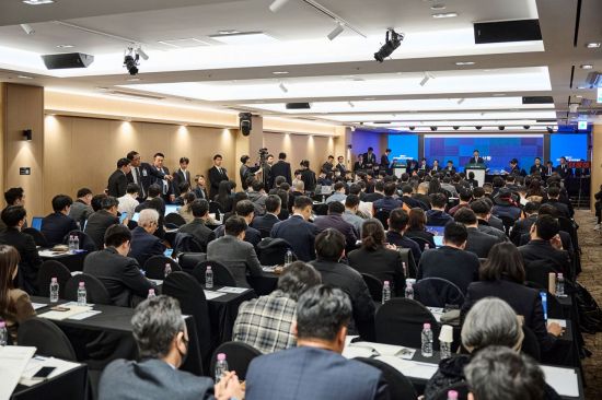 고려아연 주총 개회 3시간 지연…"중복 위임장 확인 때문"