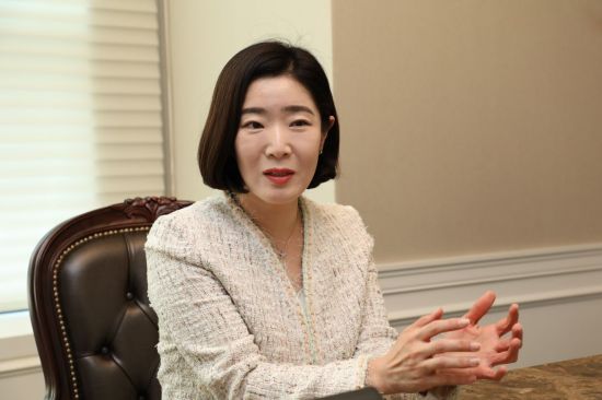  "강남 빌딩 팔아 국장 넣을까요?…'30억 투자' 큰손들, 반도체·AI·로보틱스 ETF 담는다[부자들의 투자전략]④