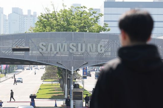 "안에서 망가지게 그냥 둘 순 없어"…'파업 대비' 삼성전자, 웨이퍼 36만장 밖으로 꺼냈다