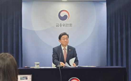 이억원 "'외국인 통합계좌' 투자자산, 국내주식에서 ETF로 확대…자본시장 글로벌화"