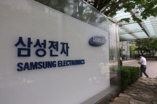 "반도체 호황 속 완제품 위기"…삼성전자 DX, 'AI 전환'으로 체질 바꾼다