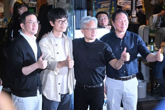 19만원까지 추락했는데 "45만원 간다"…엔비디아와 손잡고 재평가 받는 네이버[이주의 관.종]