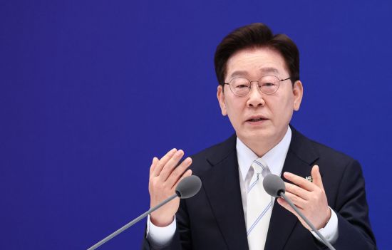 李 대통령 "'팔천피' 돌파는 신뢰의 힘…국민연금 자산 늘어 전 국민 수혜"