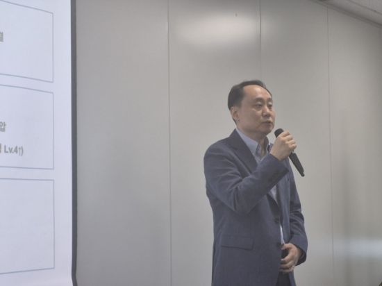 머리카락 1/10 크기에 몸값은 1.5조…삼성전기, 실리콘 캐패시터로 AI 큰손 잡는다