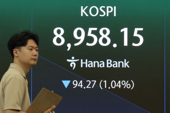 코스피, 9000선 내주고 출발…코스닥은 상승 전환