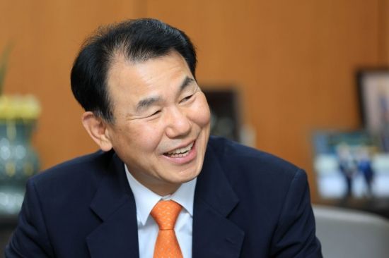 정은보 거래소 이사장 "전세계 거래소 일부만 살아남아…글로벌 무한경쟁" [코스피 1만시대]