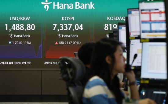 "어제 괜히 팔았어" SK하이닉스 '492만원' 전망까지…美ADR 급등에 10%대 ↑