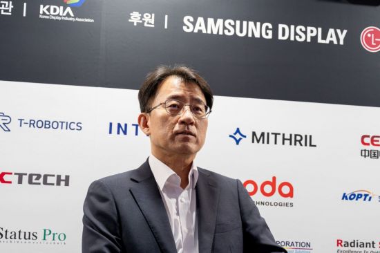 '칩플레이션'에 디스플레이 업황 경고등…삼성D·LGD "기술·투자로 정면 승부"