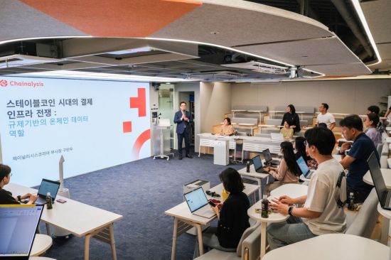 헥토그룹, AI·글로벌 산업 전문가 초청…사내 성장 플랫폼 운영
