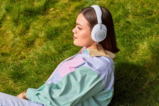 하만 JBL, '라이브' 헤드폰 신제품 2종 출시…AI 노이즈 캔슬링 탑재