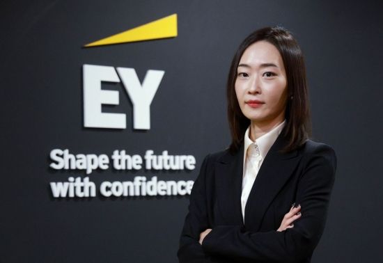 [인터뷰]K-뷰티 M&A 딜엔 반드시 그가 있다 "써보고 판단해요" 
